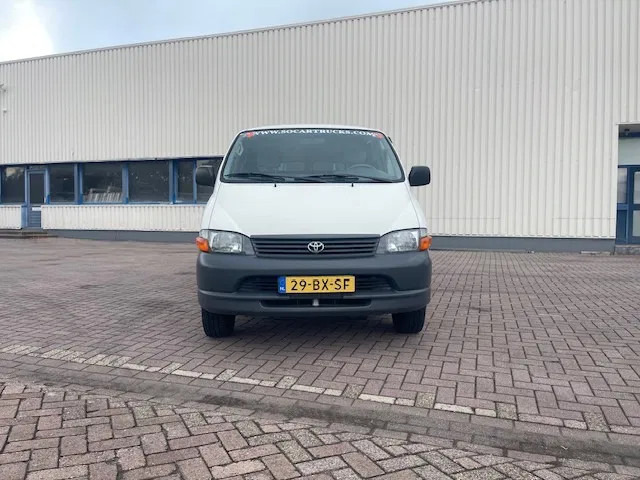 Toyota HiAce 2.5 D4-D 90 Lang Airco - Mali kombi: slika 2 Toyota HiAce 2.5 D4-D 90 Lang Airco - Mali kombi: slika 2