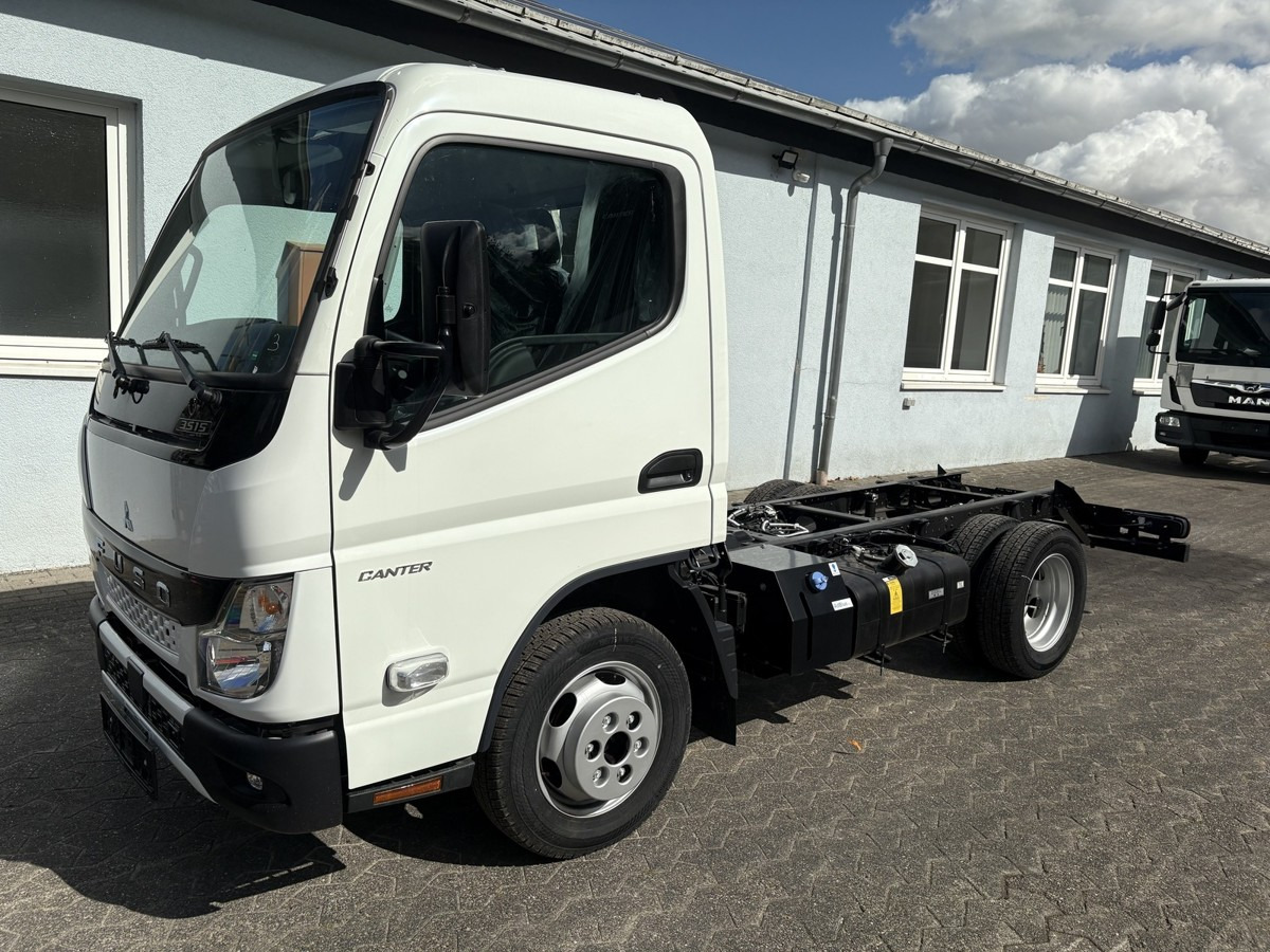 FUSO 3S15 Fahrgestell 2500 Nebenantrieb - Kamion sa golom šasijom i zatvorenom kabinom: slika 1 FUSO 3S15 Fahrgestell 2500 Nebenantrieb - Kamion sa golom šasijom i zatvorenom kabinom: slika 1