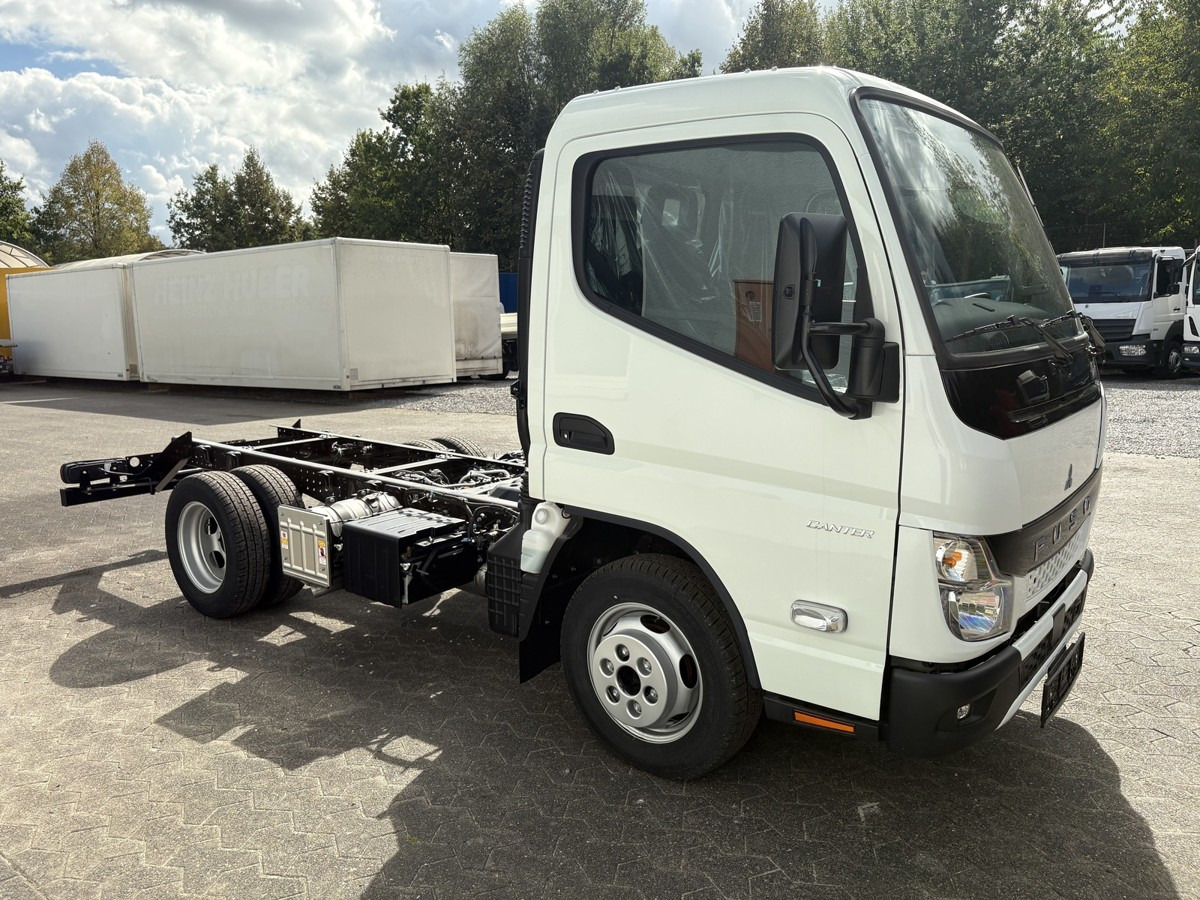 Novu Kamion sa golom šasijom i zatvorenom kabinom FUSO 3S15 Fahrgestell 2500 Nebenantrieb: slika 6