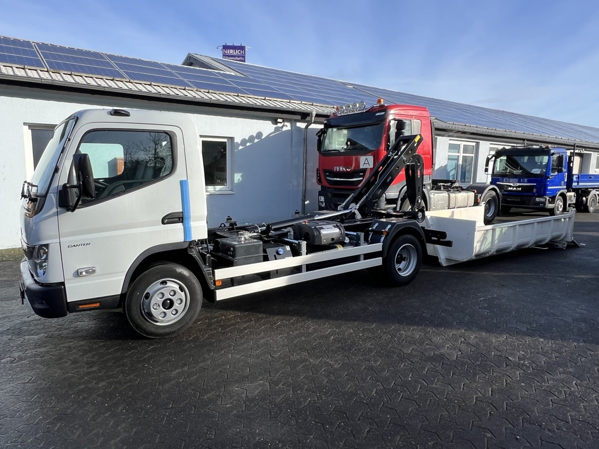 FUSO Canter FUSO 7C18 City Abrollkipper Miete - Kamion sa hidrauličnom kukom: slika 3 FUSO Canter FUSO 7C18 City Abrollkipper Miete - Kamion sa hidrauličnom kukom: slika 3