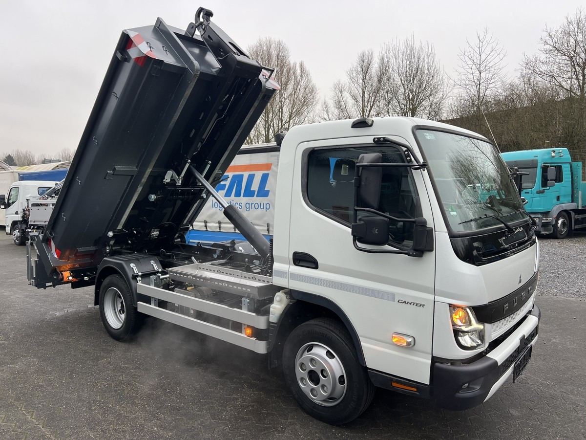 FUSO Fuso Canter 7C18 City Abrollkipper AHK Hooklift - Kamion sa hidrauličnom kukom: slika 2 FUSO Fuso Canter 7C18 City Abrollkipper AHK Hooklift - Kamion sa hidrauličnom kukom: slika 2