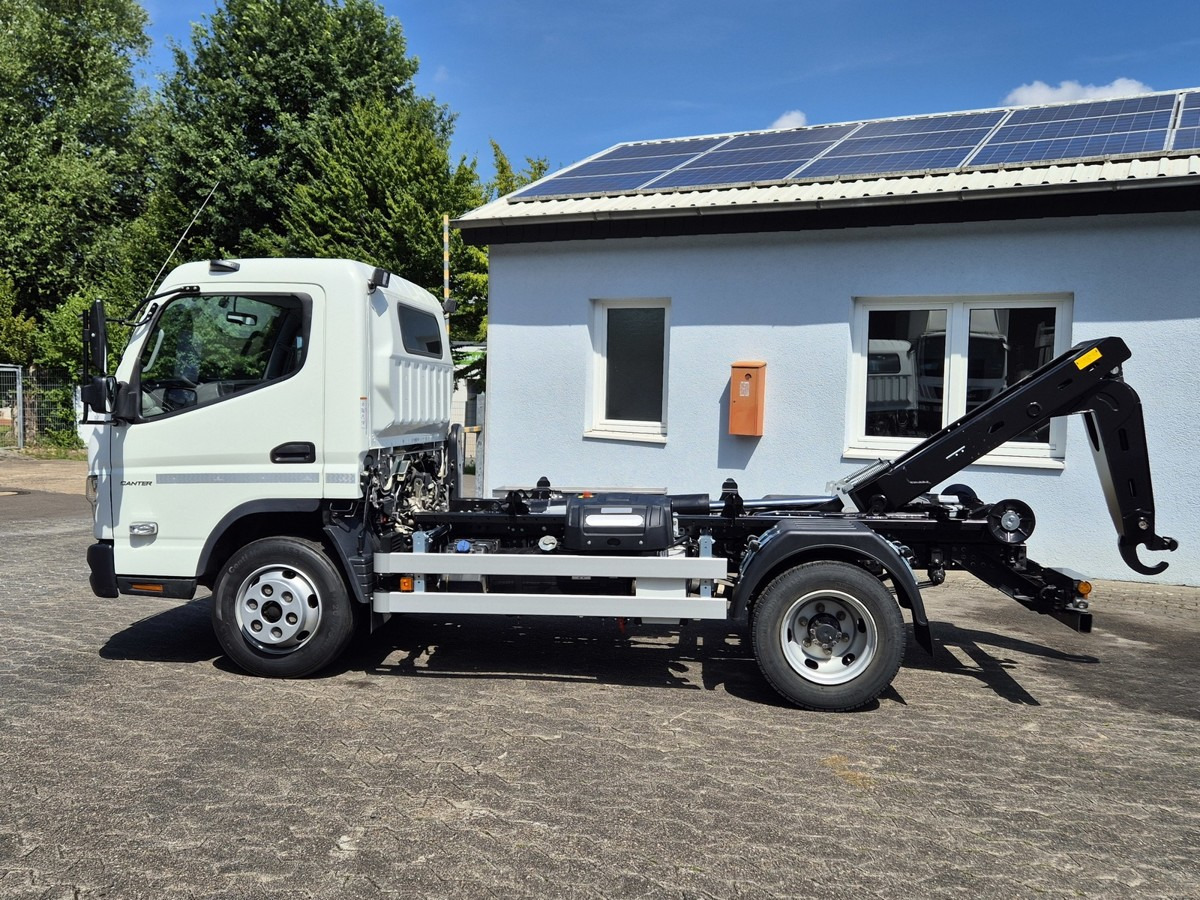 FUSO Fuso Canter 7C18 City Abrollkipper AHK Hooklift - Kamion sa hidrauličnom kukom: slika 3 FUSO Fuso Canter 7C18 City Abrollkipper AHK Hooklift - Kamion sa hidrauličnom kukom: slika 3