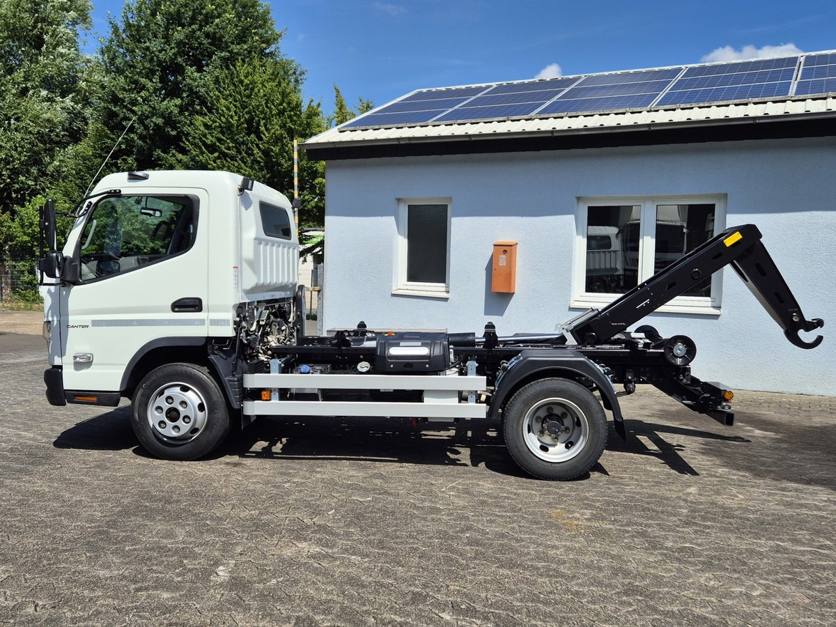 FUSO Fuso Canter 7C18 City Abrollkipper AHK Hooklift - Kamion sa hidrauličnom kukom: slika 2 FUSO Fuso Canter 7C18 City Abrollkipper AHK Hooklift - Kamion sa hidrauličnom kukom: slika 2