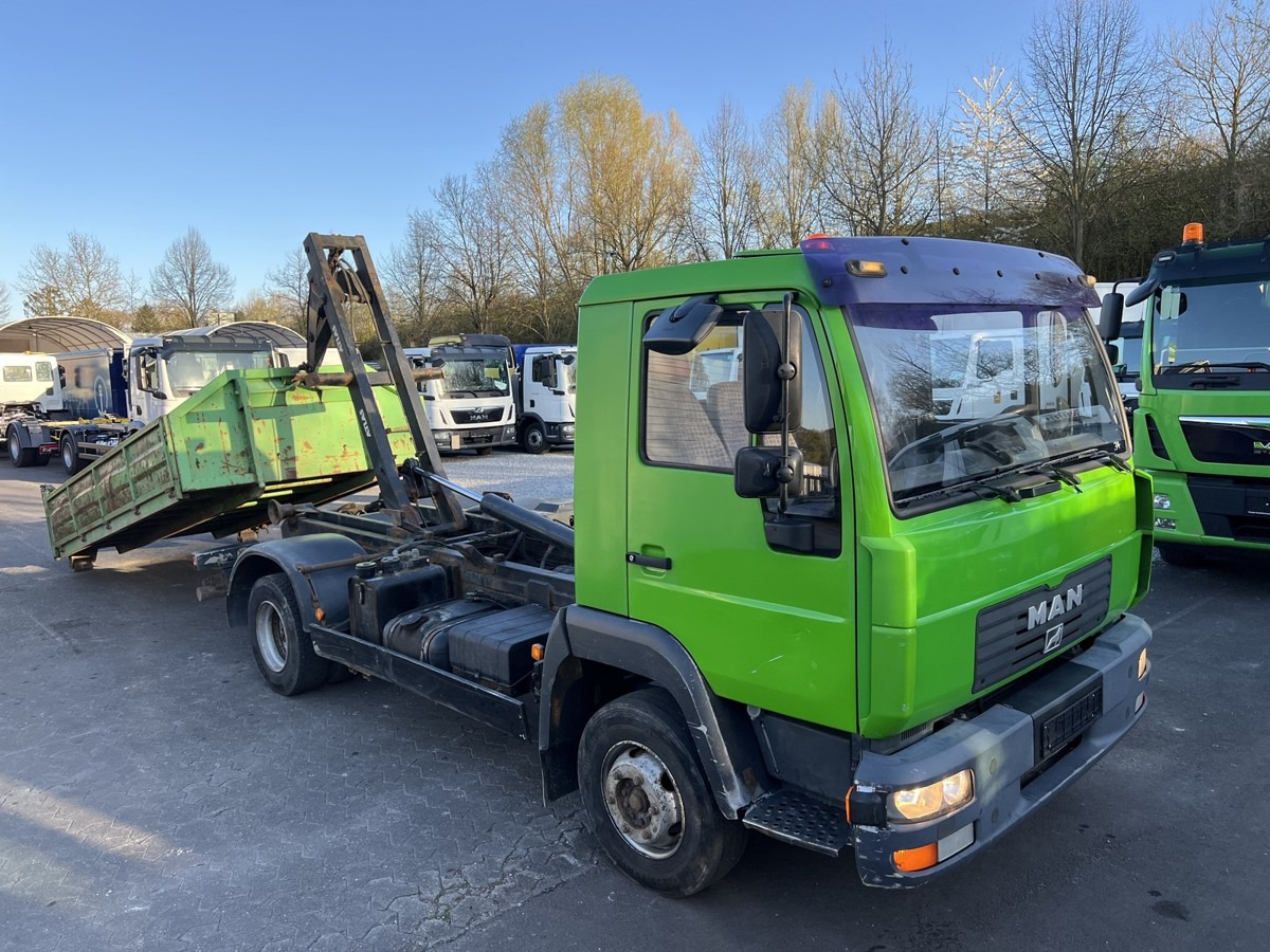MAN 8.224 L2000 City Abrollkipper Atlas ARK52A inkl. - Kamion sa hidrauličnom kukom: slika 1 MAN 8.224 L2000 City Abrollkipper Atlas ARK52A inkl. - Kamion sa hidrauličnom kukom: slika 1