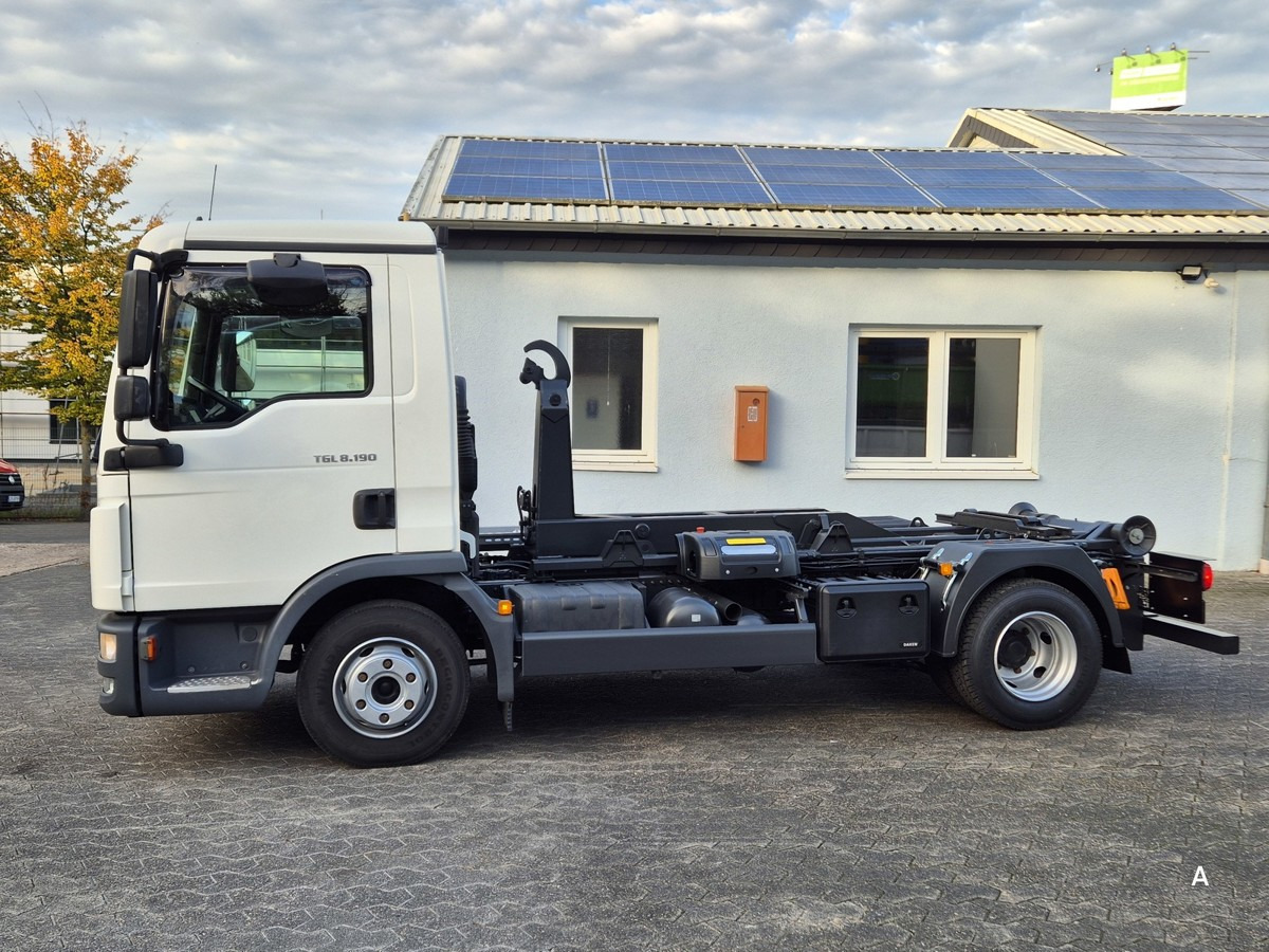 MAN TGL 8.190 BL City Abrollkipper Aut., 2 x AHK sof - Kamion sa hidrauličnom kukom: slika 3 MAN TGL 8.190 BL City Abrollkipper Aut., 2 x AHK sof - Kamion sa hidrauličnom kukom: slika 3