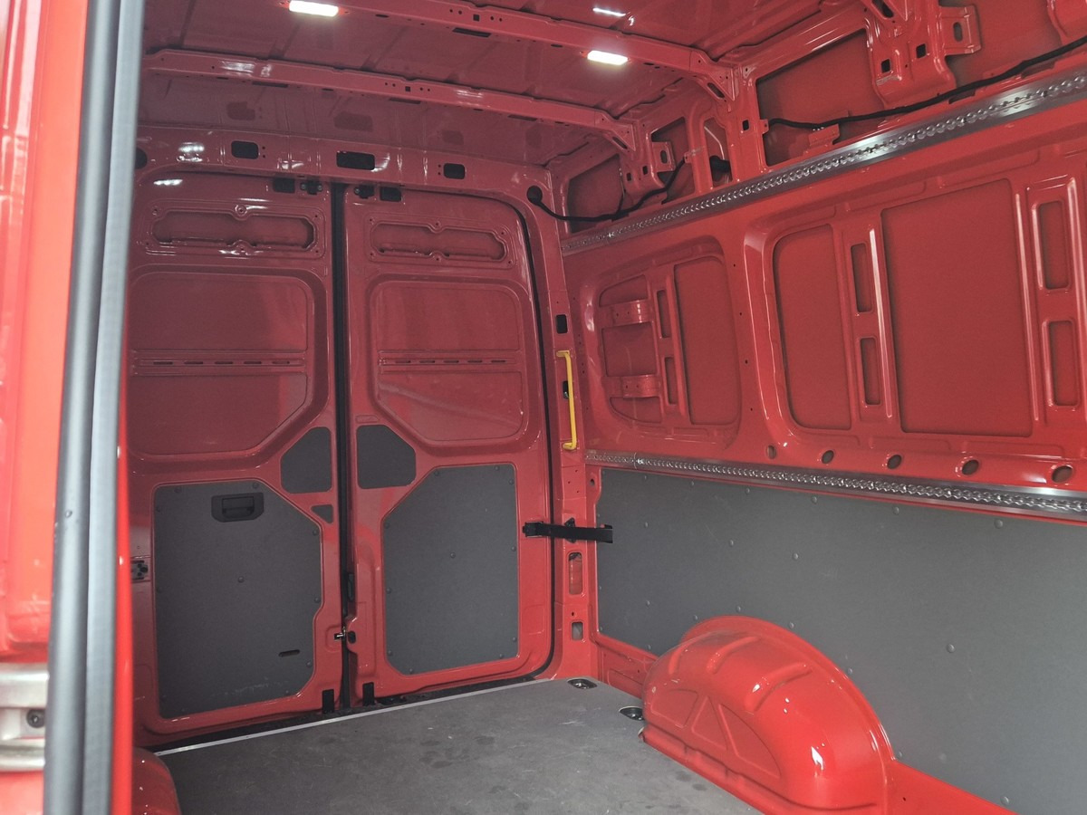 Furgon VW Crafter 35 Maxi L4H3 1Hand PDC nur 9tkm!: slika 6