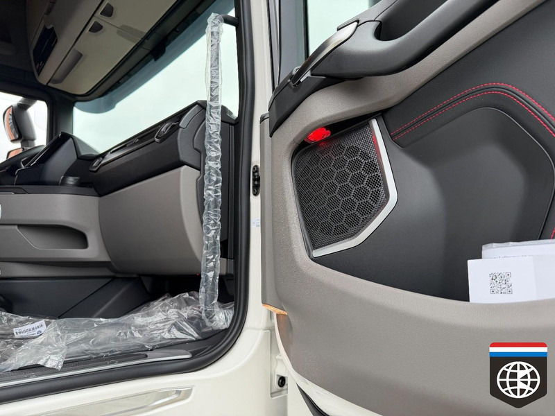 Scania 590 S 6X2/4 - Full air - Retarder PTO - SLIDE fifth wheel - King of the Road - Tegljač: slika 4 Scania 590 S 6X2/4 - Full air - Retarder PTO - SLIDE fifth wheel - King of the Road - Tegljač: slika 4