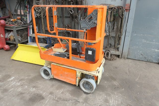 JLG 1230 ES, 3,6mtr., ohne Funktion - Vazdušna platforma montirana na kamion: slika 2 JLG 1230 ES, 3,6mtr., ohne Funktion - Vazdušna platforma montirana na kamion: slika 2