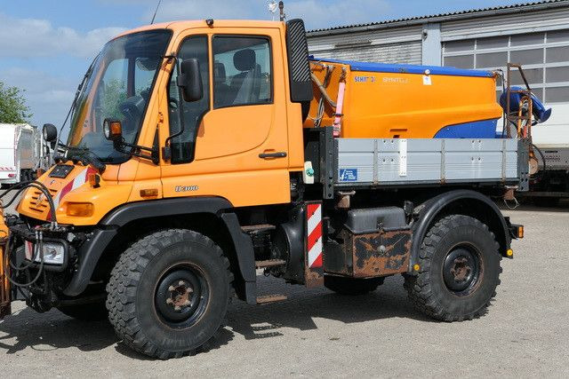 Unimog U 300 4x4, Schmidt, Streuer, Schild, Klima,27tkm - Kamion: slika 2 Unimog U 300 4x4, Schmidt, Streuer, Schild, Klima,27tkm - Kamion: slika 2