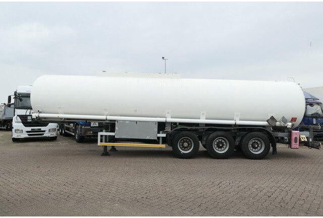 Kässbohrer STH 34/10-24/Tank 34.000 ltr./Unterbefüll./Pumpe - Poluprikolica cisterna: slika 2 Kässbohrer STH 34/10-24/Tank 34.000 ltr./Unterbefüll./Pumpe - Poluprikolica cisterna: slika 2