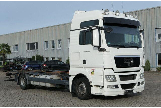 MAN 18.440 TGX 4x2, XXL, BDF, Standklima,Schlafliege - Kamion sa golom šasijom i zatvorenom kabinom: slika 4 MAN 18.440 TGX 4x2, XXL, BDF, Standklima,Schlafliege - Kamion sa golom šasijom i zatvorenom kabinom: slika 4