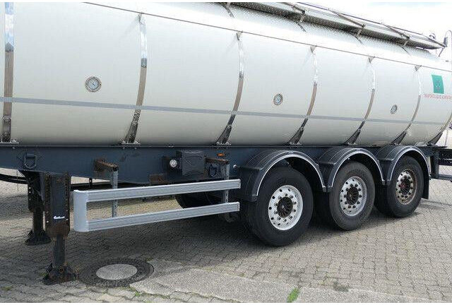 Menci SA 105/Lebensmittel Tank 32 cbm./12x auf Lager! - Poluprikolica cisterna: slika 3 Menci SA 105/Lebensmittel Tank 32 cbm./12x auf Lager! - Poluprikolica cisterna: slika 3