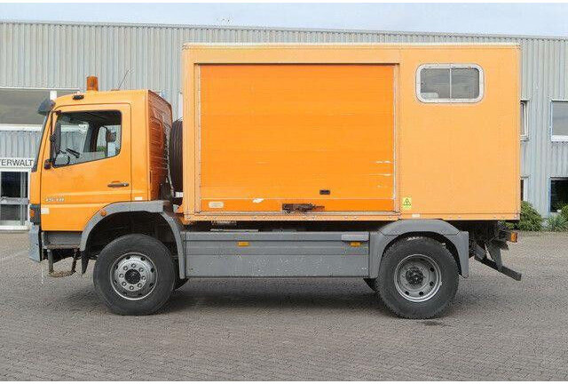 Mercedes-Benz 1518 A Atego 4X4, Klima, AHK, Allrad, Rolltor - Kamion sa zatvorenim sandukom: slika 2 Mercedes-Benz 1518 A Atego 4X4, Klima, AHK, Allrad, Rolltor - Kamion sa zatvorenim sandukom: slika 2