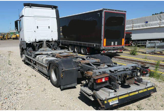 Mercedes-Benz 1842 L Actros/LBW/Retarder/BDF - Kamion sa golom šasijom i zatvorenom kabinom: slika 4 Mercedes-Benz 1842 L Actros/LBW/Retarder/BDF - Kamion sa golom šasijom i zatvorenom kabinom: slika 4