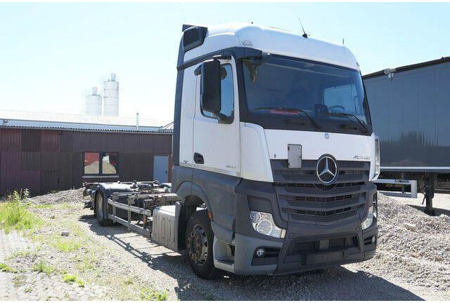 Mercedes-Benz 1842 L Actros/LBW/Retarder/BDF - Kamion sa golom šasijom i zatvorenom kabinom: slika 3 Mercedes-Benz 1842 L Actros/LBW/Retarder/BDF - Kamion sa golom šasijom i zatvorenom kabinom: slika 3