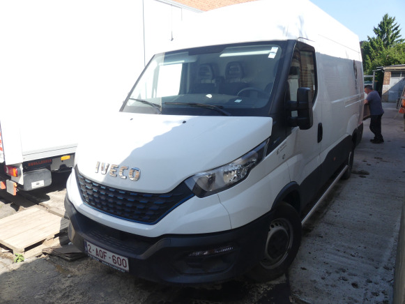 Camionnette Iveco 35S14N (2021-60.293 km) - Automobil: slika 1 Camionnette Iveco 35S14N (2021-60.293 km) - Automobil: slika 1
