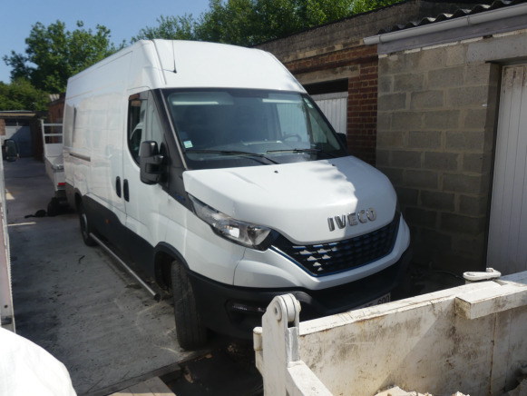 Camionnette Iveco 35S14N (2021-60.293 km) - Furgon: slika 2 Camionnette Iveco 35S14N (2021-60.293 km) - Furgon: slika 2