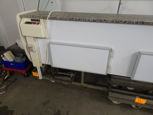 Comptoir frigo, marque ZOIN
modèle : Melody Y 300 Statico - bbianco
numéro : 5629/07
année : 2007
Toir frigo, marque ZOIN
modèle : Melody Y 300 Statico - bbianco
numéro : 5629/07
anné frigo, marque ZO - Oprema za prehrambenu industriju: slika 4 Comptoir frigo, marque ZOIN
modèle : Melody Y 300 Statico - bbianco
numéro : 5629/07
année : 2007
Toir frigo, marque ZOIN
modèle : Melody Y 300 Statico - bbianco
numéro : 5629/07
anné frigo, marque ZO - Oprema za prehrambenu industriju: slika 4