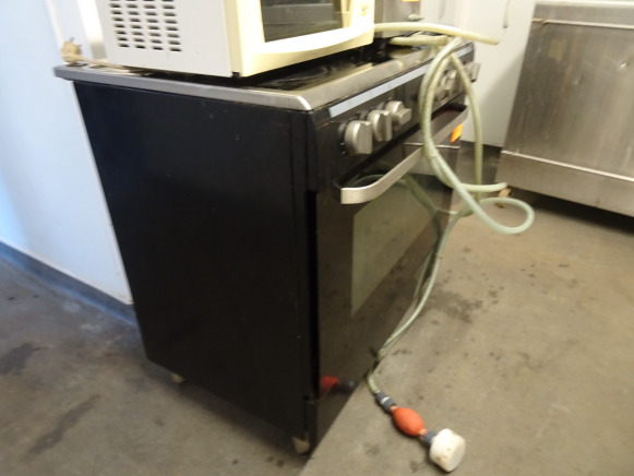 Cuisinière, marque VALBERG
modèle : VALCV905MFCNVT
numéro : 00725157008320460005
voltage : 230 V / 50 Hz
5 taques vitro céramiques Inière, marque VALBERG
modèle : VALCV905MFCNVT
numéro : 007251570083 - Oprema za prehrambenu industriju: slika 2 Cuisinière, marque VALBERG
modèle : VALCV905MFCNVT
numéro : 00725157008320460005
voltage : 230 V / 50 Hz
5 taques vitro céramiques Inière, marque VALBERG
modèle : VALCV905MFCNVT
numéro : 007251570083 - Oprema za prehrambenu industriju: slika 2