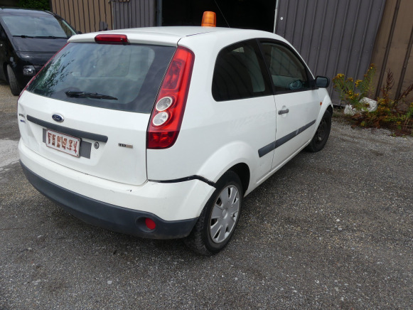REF:TRE614 - Voiture Utilitaire Ford FIESTA TDCI (2005-101.699 km) - Automobil: slika 4 REF:TRE614 - Voiture Utilitaire Ford FIESTA TDCI (2005-101.699 km) - Automobil: slika 4
