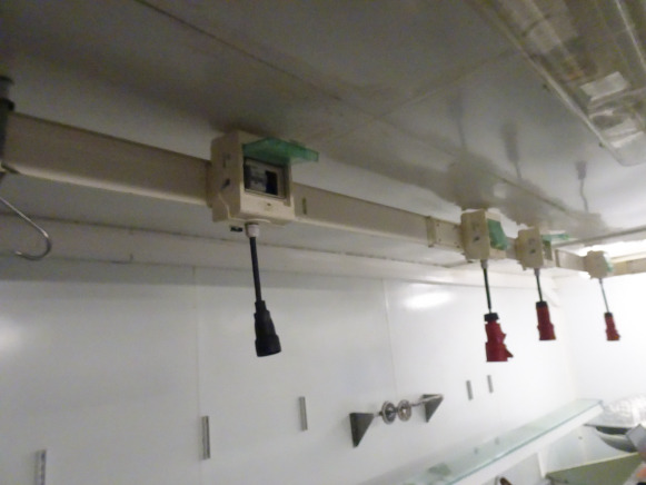 Rails d'approvisionnement d'électricité, S d'approvisionnement d'élecApprovisionnemerpprol Nt D'électricité, Marque Canalis - Oprema za prehrambenu industriju: slika 2 Rails d'approvisionnement d'électricité, S d'approvisionnement d'élecApprovisionnemerpprol Nt D'électricité, Marque Canalis - Oprema za prehrambenu industriju: slika 2