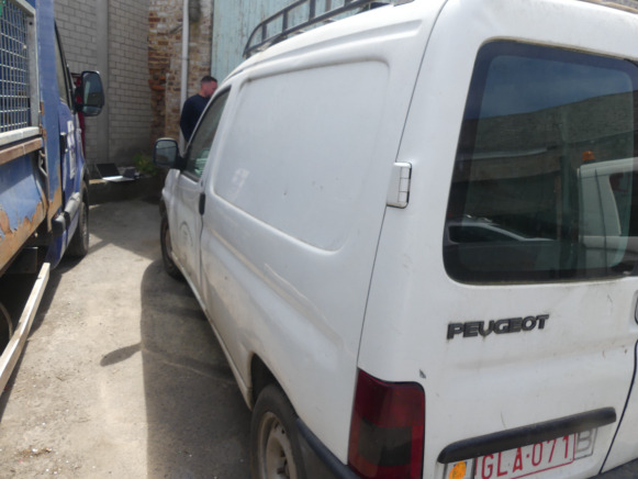 Utilitaire Peugeot Partner (1999-186.581 km) - Automobil: slika 5 Utilitaire Peugeot Partner (1999-186.581 km) - Automobil: slika 5