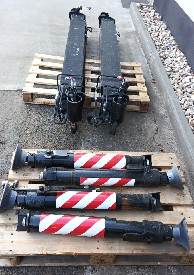 FASSI - PALFINGER - HIAB - HMF - ATLAS additional stabilizers, Zusatzabstützen - Kran za kamion: slika 1 FASSI - PALFINGER - HIAB - HMF - ATLAS additional stabilizers, Zusatzabstützen - Kran za kamion: slika 1
