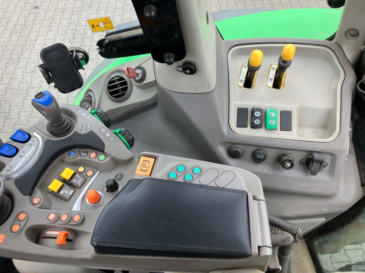 Traktor Deutz-Fahr 6215 TTV: slika 16 Traktor Deutz-Fahr 6215 TTV: slika 16