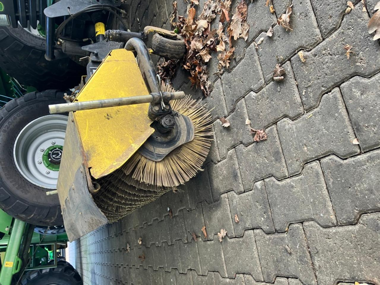 John Deere 52 inch Broom - Metle: slika 1 John Deere 52 inch Broom - Metle: slika 1