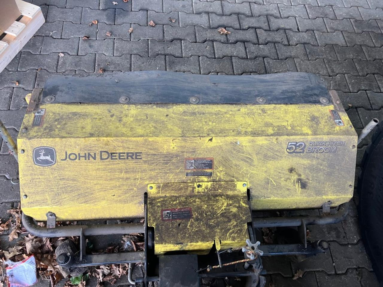 John Deere 52 inch Broom - Metle: slika 2 John Deere 52 inch Broom - Metle: slika 2