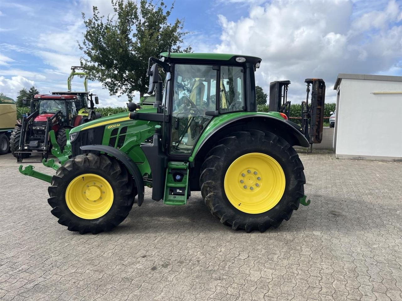 John Deere 6100M - Traktor: slika 3 John Deere 6100M - Traktor: slika 3