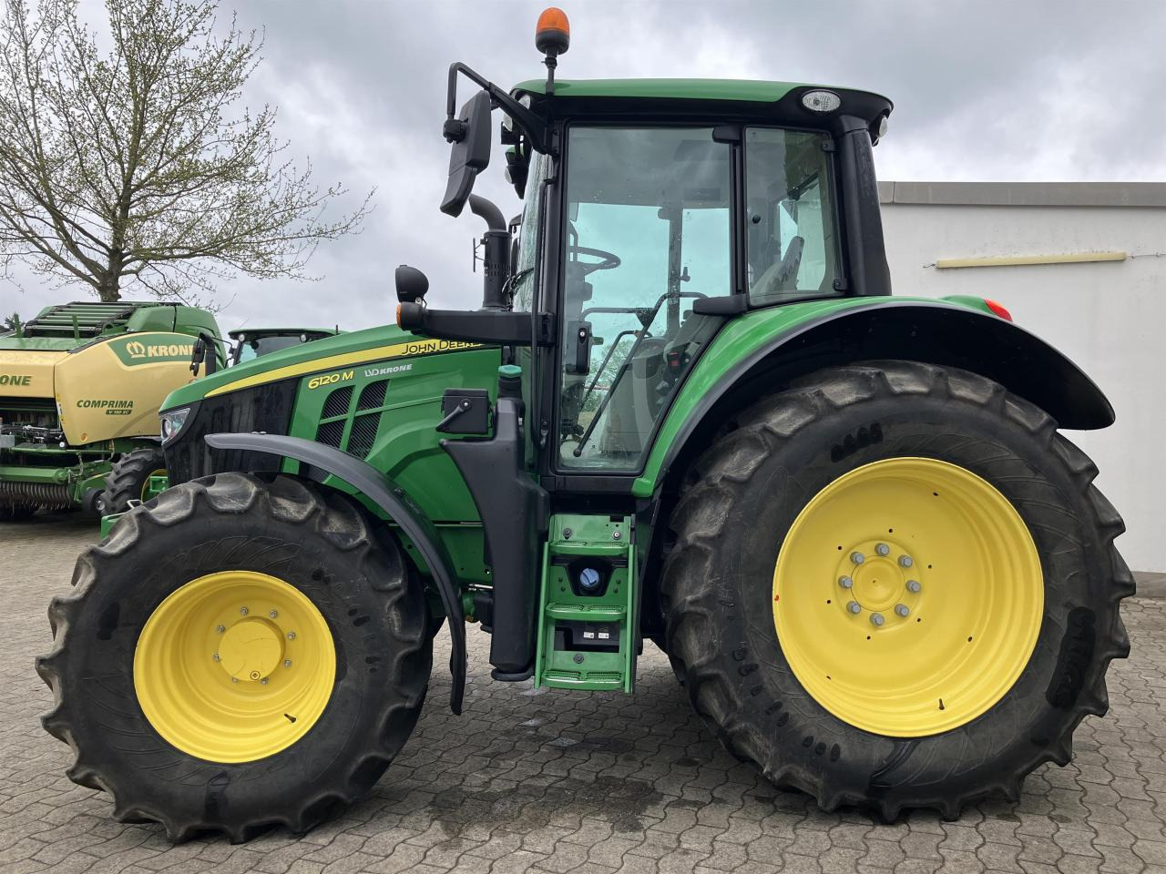 John Deere 6120M - Traktor: slika 3 John Deere 6120M - Traktor: slika 3