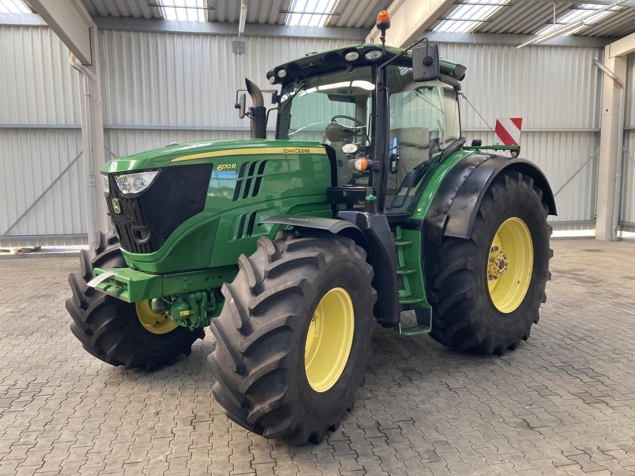 John Deere 6170R - Traktor: slika 1 John Deere 6170R - Traktor: slika 1