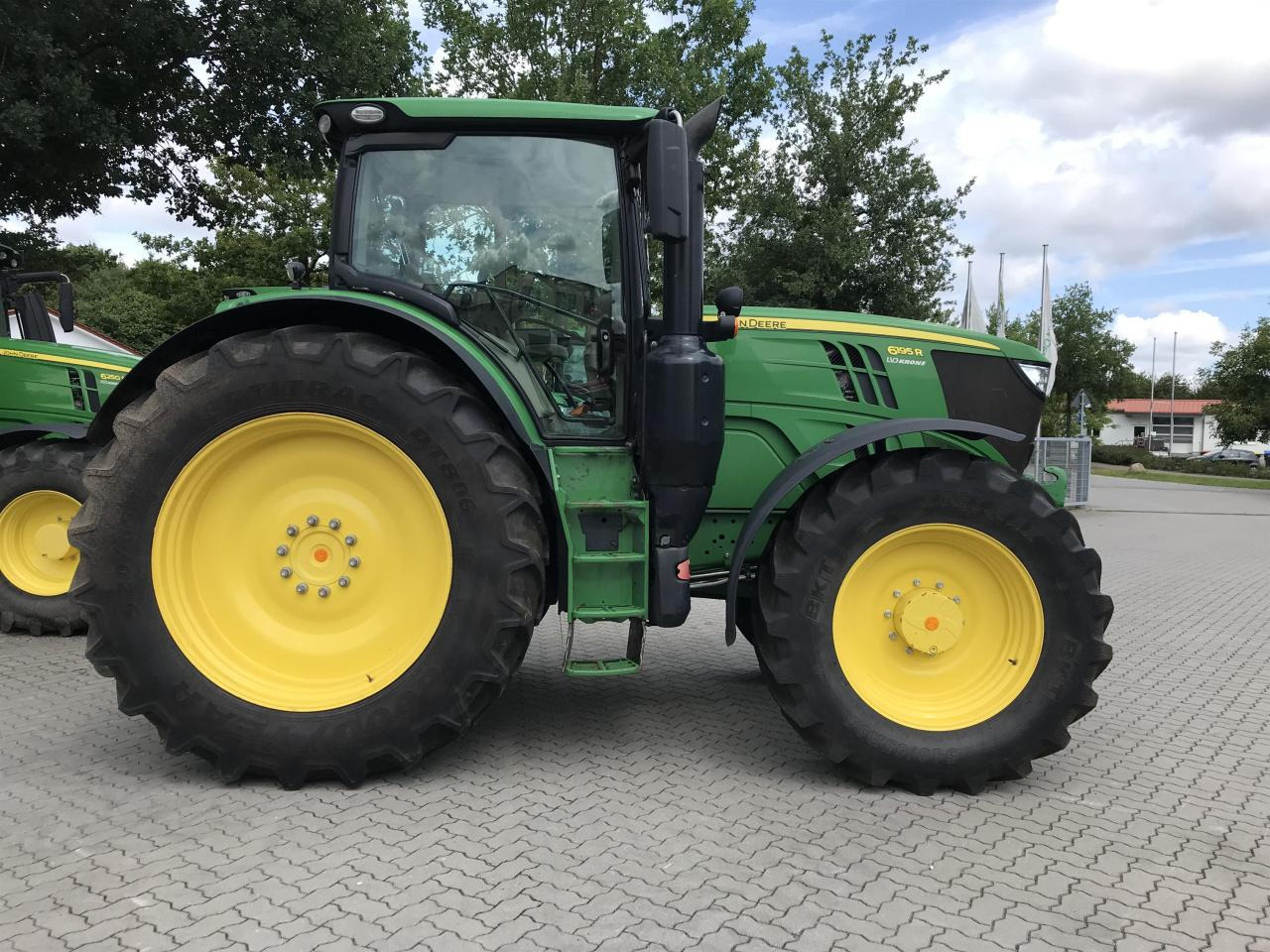 John Deere 6195R - Traktor: slika 2 John Deere 6195R - Traktor: slika 2