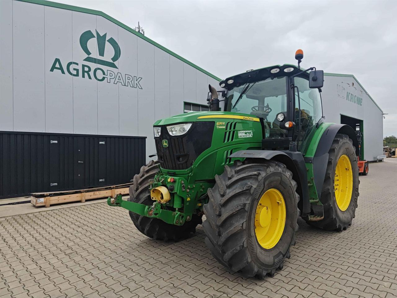 John Deere 6210R - Traktor: slika 1 John Deere 6210R - Traktor: slika 1