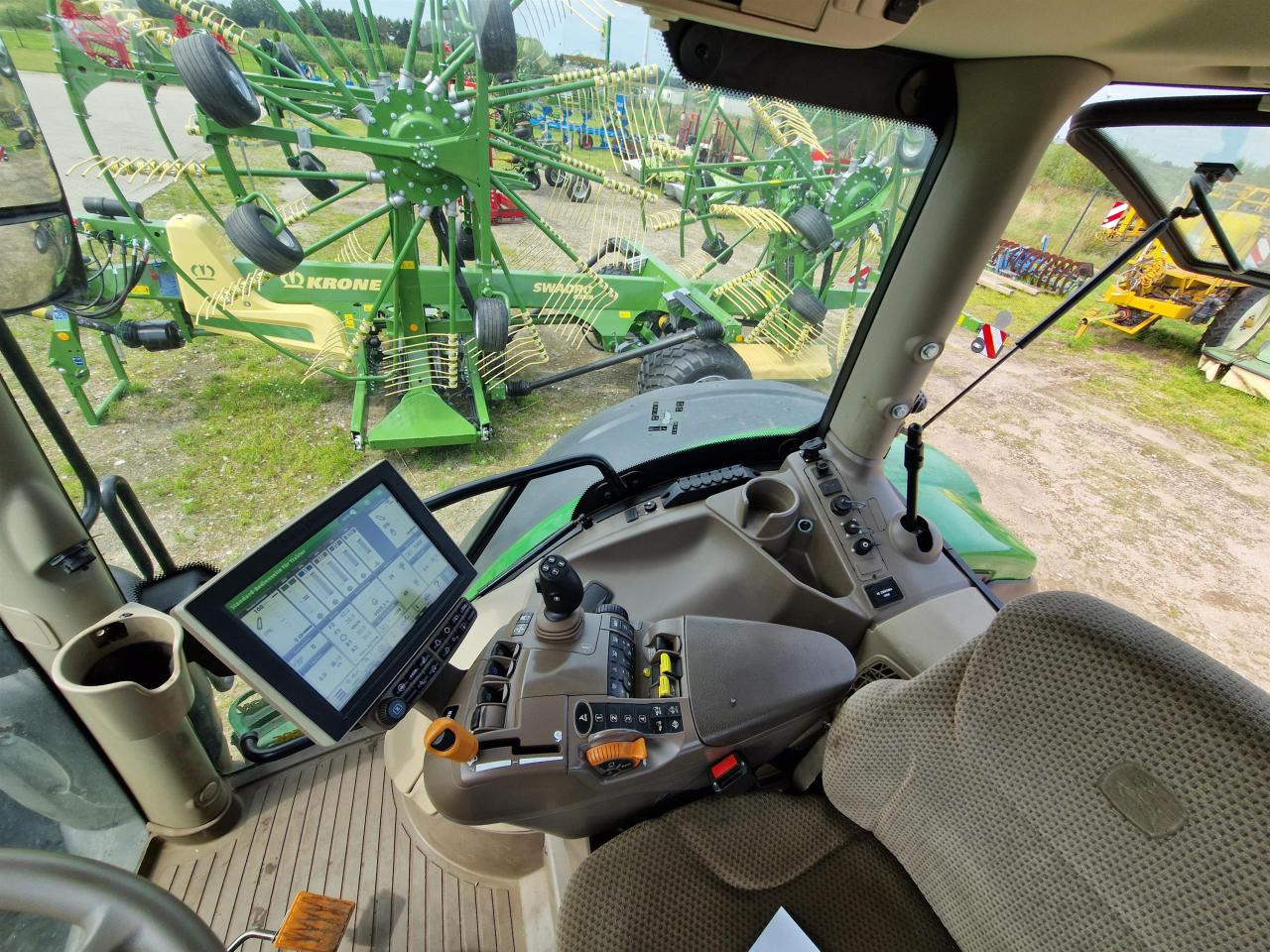 John Deere 6215R - Traktor: slika 5 John Deere 6215R - Traktor: slika 5