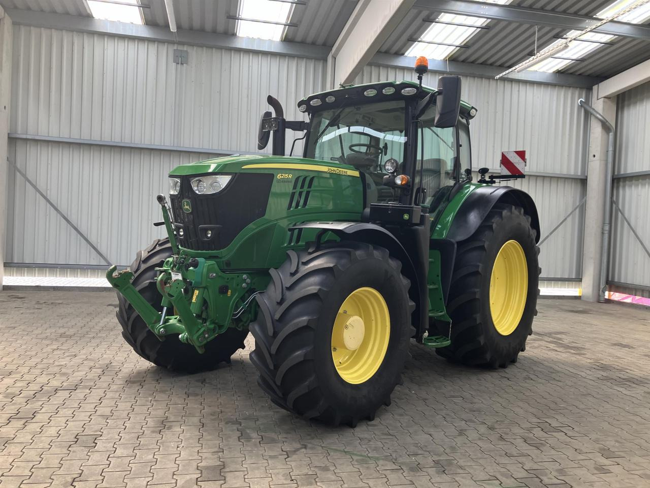 John Deere 6215R - Traktor: slika 1 John Deere 6215R - Traktor: slika 1