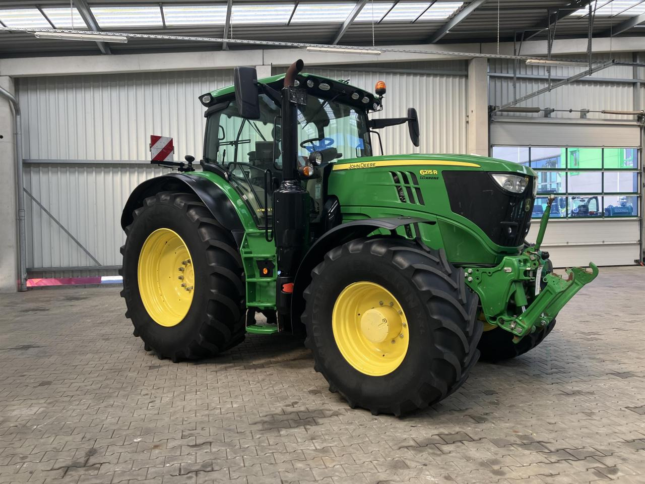 John Deere 6215R - Traktor: slika 2 John Deere 6215R - Traktor: slika 2