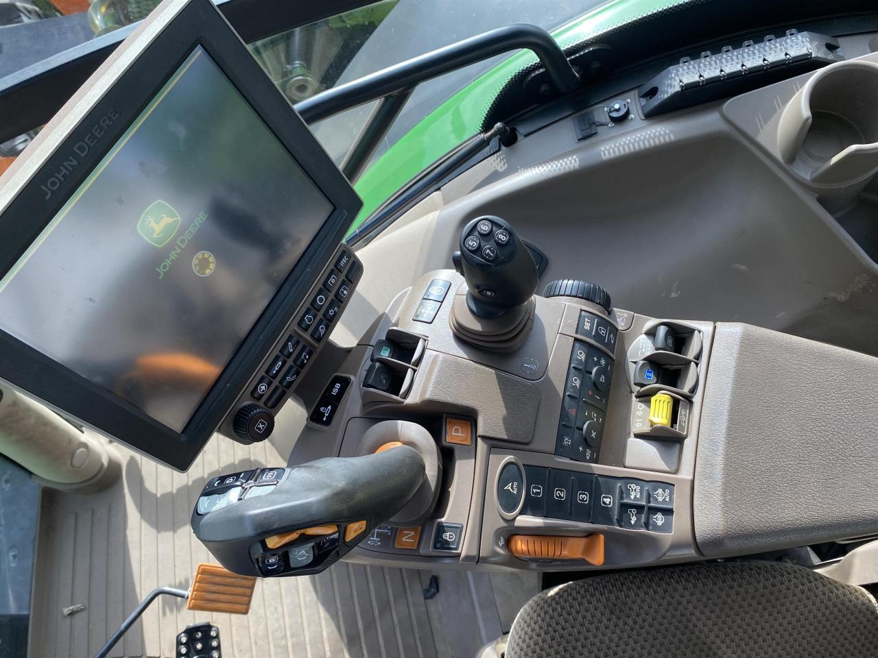 Traktor John Deere 6215R: slika 11