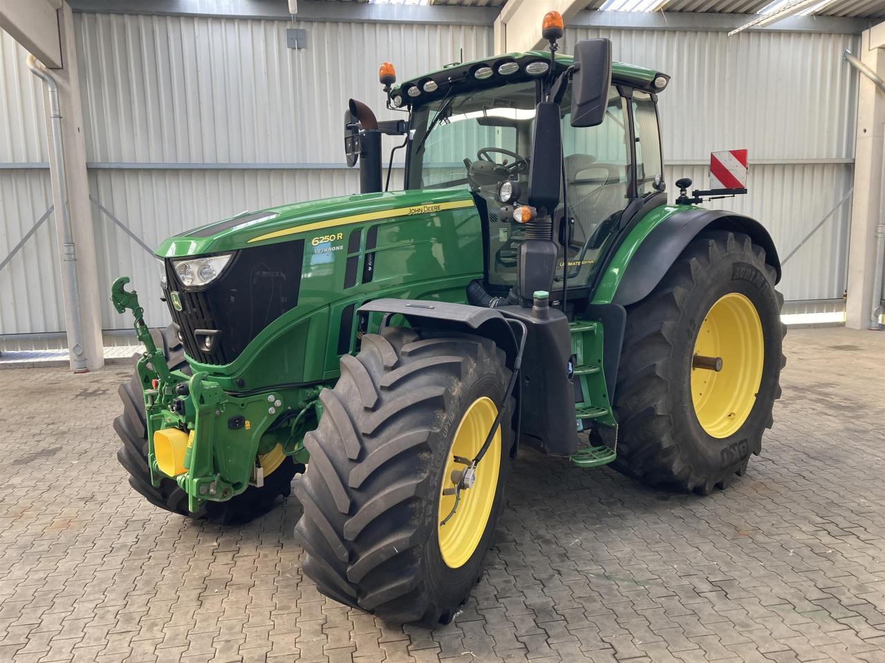 John Deere 6250R - Traktor: slika 1 John Deere 6250R - Traktor: slika 1