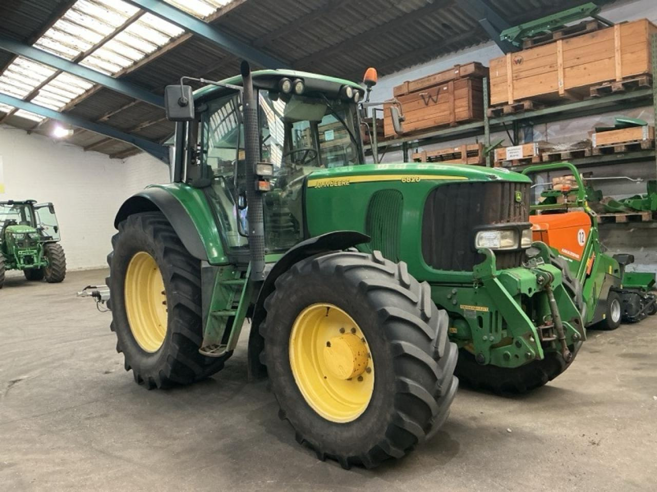 John Deere 6820 - Traktor: slika 1 John Deere 6820 - Traktor: slika 1