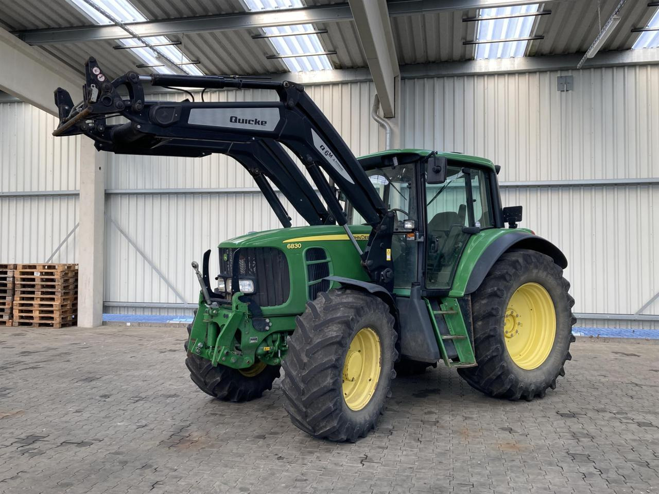 John Deere 6830 Plus - Traktor: slika 1 John Deere 6830 Plus - Traktor: slika 1