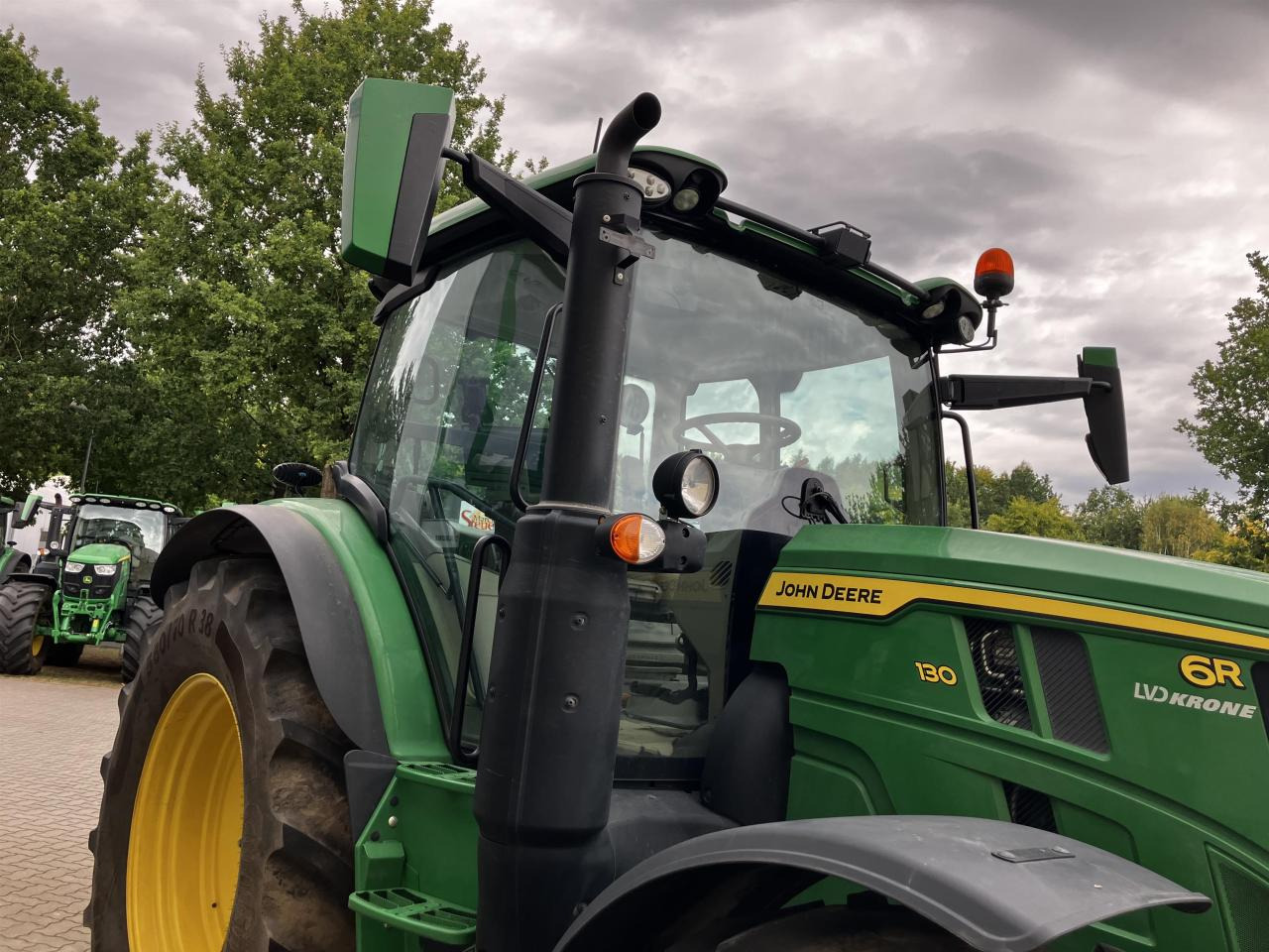 John Deere 6R 130 - Traktor: slika 2 John Deere 6R 130 - Traktor: slika 2