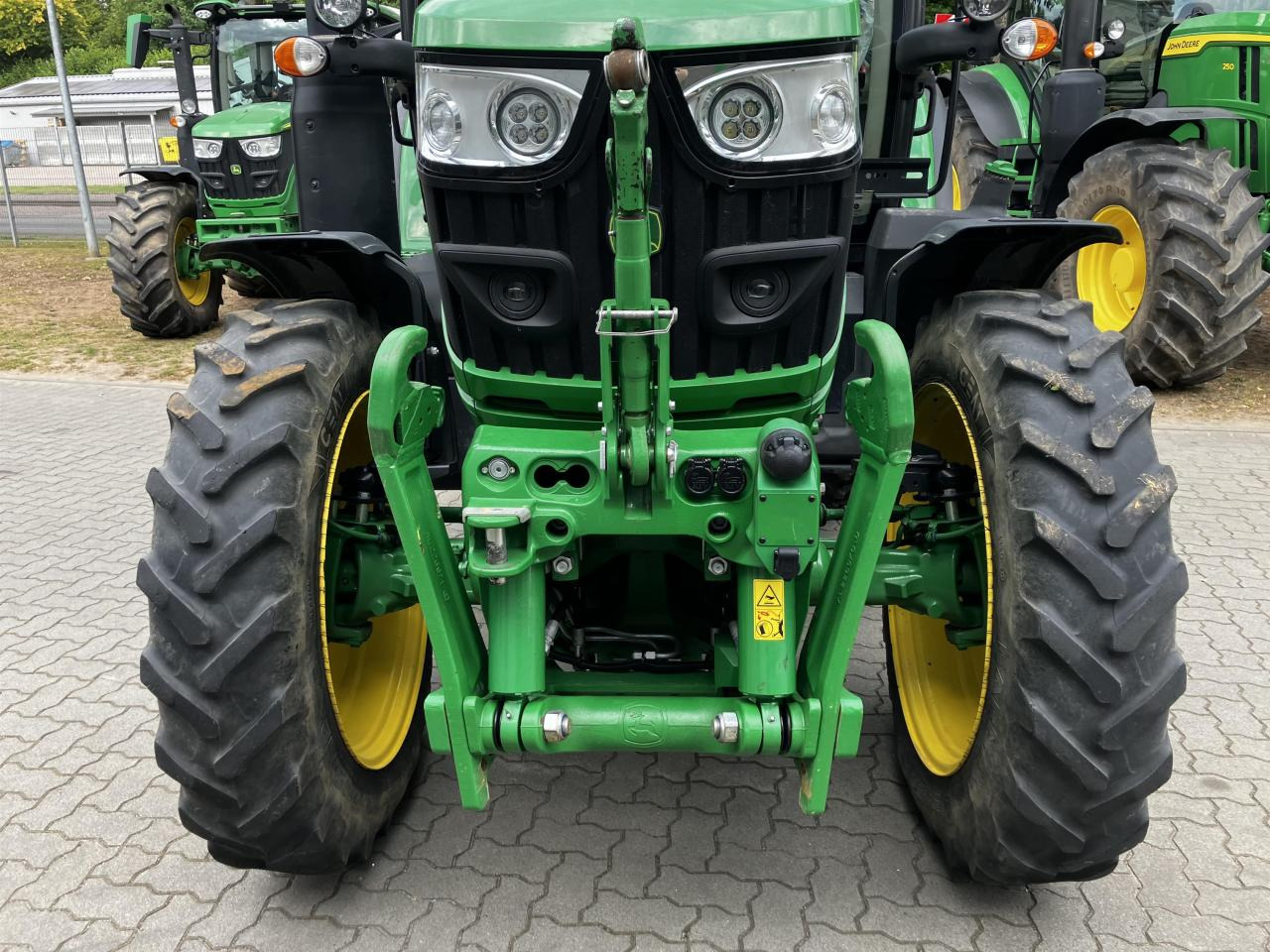 John Deere 6R 130 - Traktor: slika 4 John Deere 6R 130 - Traktor: slika 4