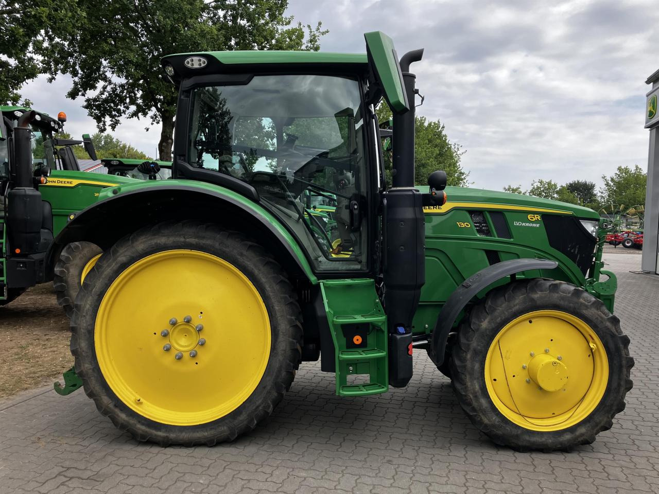 John Deere 6R 130 - Traktor: slika 2 John Deere 6R 130 - Traktor: slika 2
