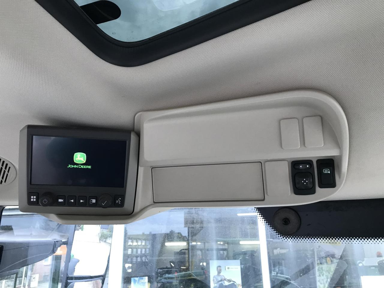 John Deere 6R 140 - Traktor: slika 4 John Deere 6R 140 - Traktor: slika 4