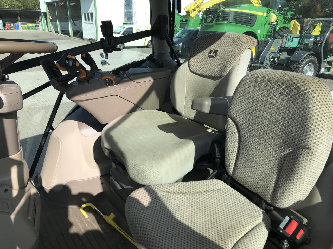 Traktor John Deere 6R 140: slika 7 Traktor John Deere 6R 140: slika 7