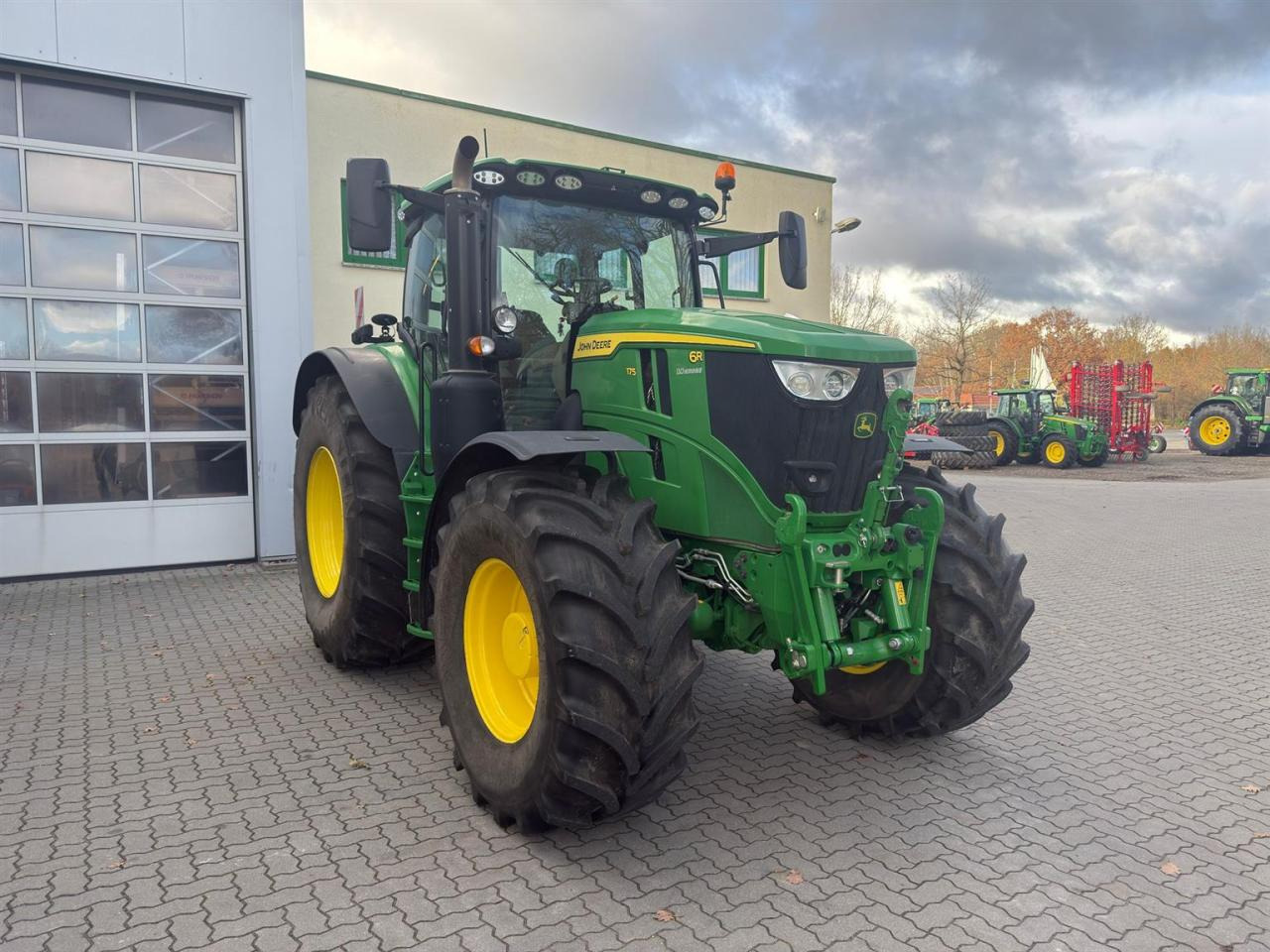 John Deere 6R 175 - Traktor: slika 4 John Deere 6R 175 - Traktor: slika 4