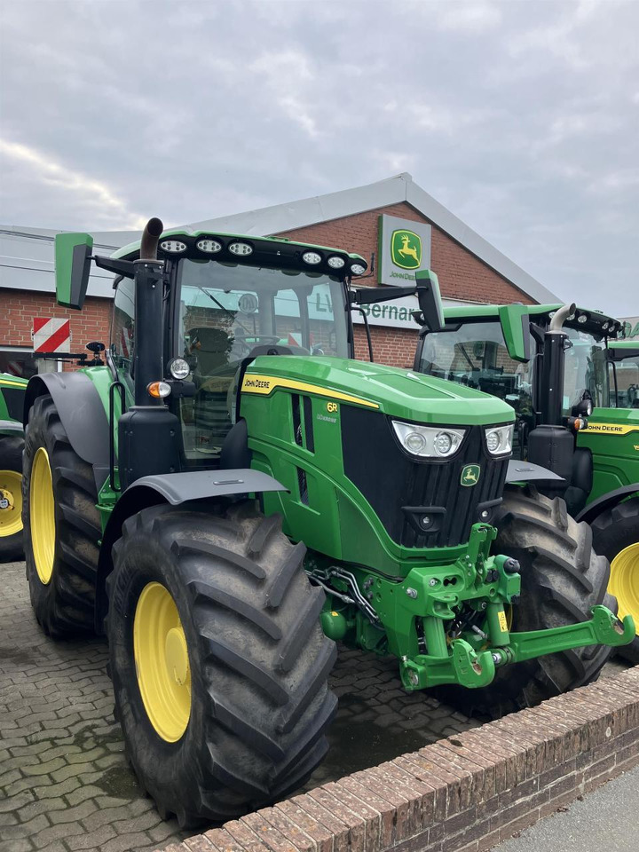 John Deere 6R 215 - Traktor: slika 2 John Deere 6R 215 - Traktor: slika 2