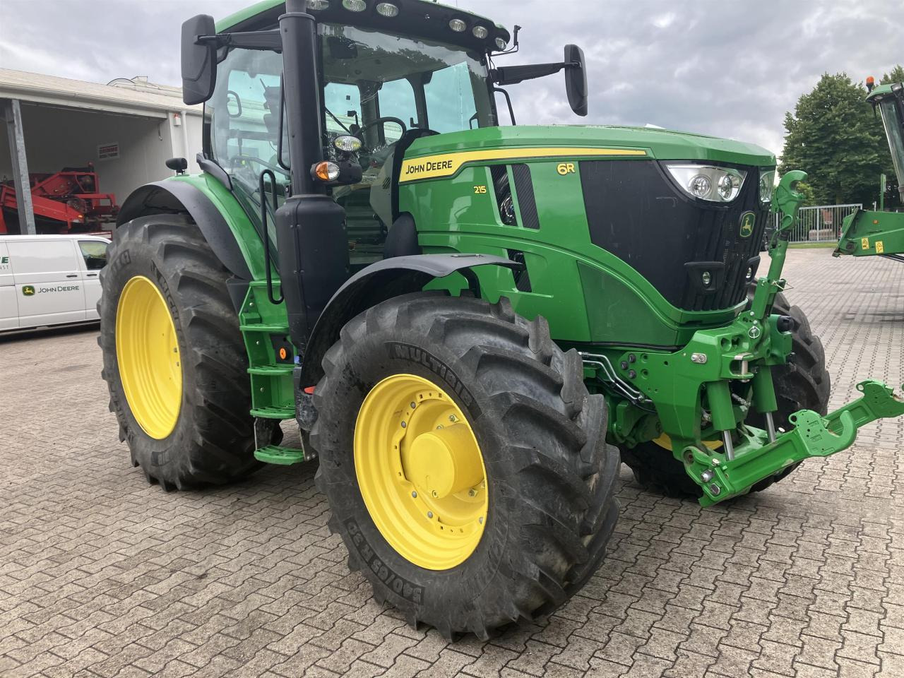 John Deere 6R 215 - Traktor: slika 2 John Deere 6R 215 - Traktor: slika 2